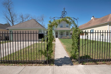 1114 S Hood St, Alvin, TX 77511 - photo 3