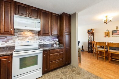 3922 Del Matro Rd, Waterloo, IA 50701 - photo 6