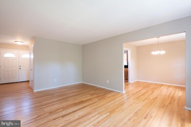 4644 Tara Dr, Fairfax, VA 22032 - photo 3