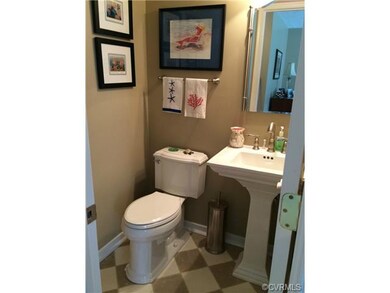 Half Bath/Level 1