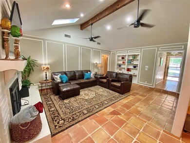 909 Shell Ct, Bedford, TX 76022 - photo 5