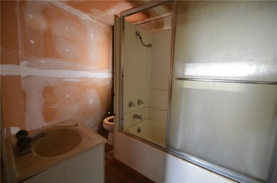 1414 Douglas Ave, Des Moines, IA 50313 - photo 5