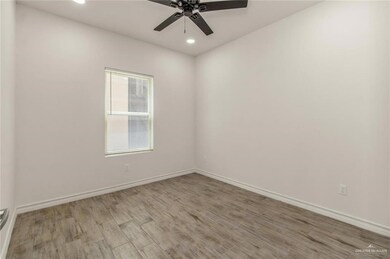 Unfurnished room featuring ceiling fan, wood finished floors, baseboards, and recessed lighting