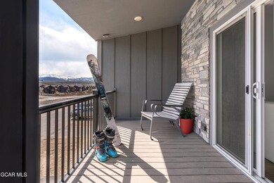 Balcony featuring a mountain view