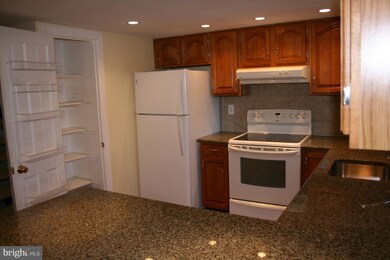 2989 Mission Square Dr, Fairfax, VA 22031 - photo 5