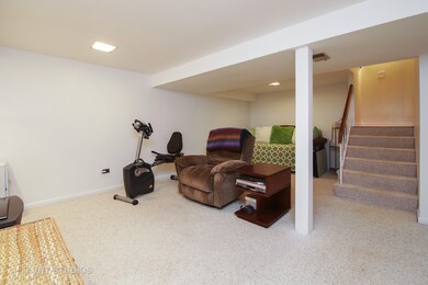 710 Waukegan Rd unit 2B, Glenview, IL 60025 - photo 3