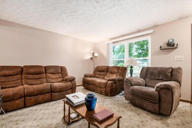 692 Cherrymonte Dr, Columbus, OH 43228 - photo 7