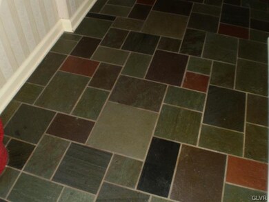 Flagstone foyer in perfect condition