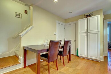 Kitchen Eat-in-space