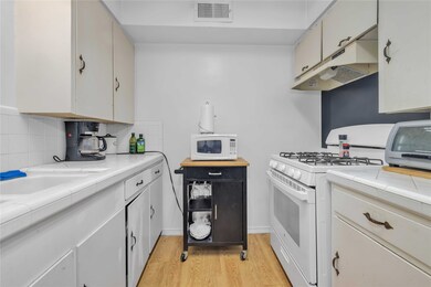 5639 Matalee Ave unit F, Dallas, TX 75206 - photo 6