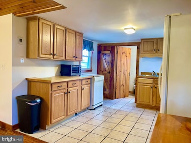 1066 N Browns Dam Dr, New Oxford, PA 17350 - photo 3