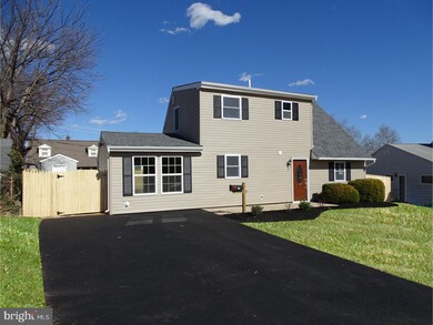 18 Arch Ln, Levittown, PA 19055 - photo 2