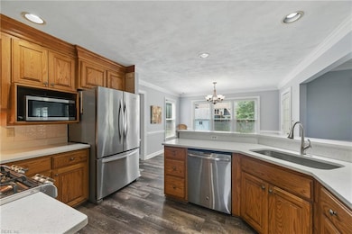 Kitchen to Eat In Area