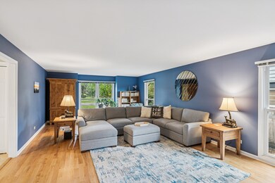 unlisted-address, Glenview, IL 60026 - photo 4