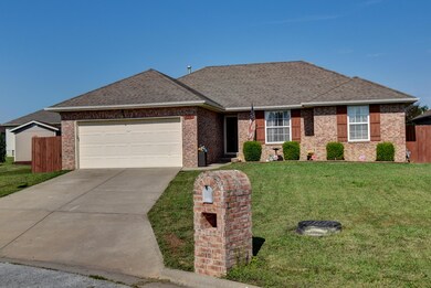 733 S Hickory Ln-2