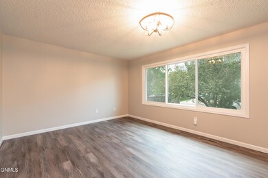 748 8th Ave E-8