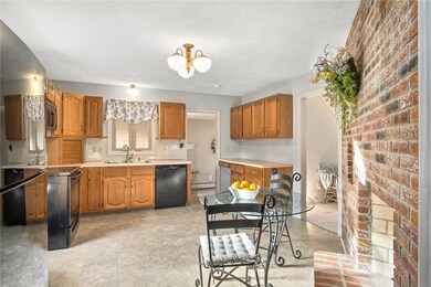 8 Lynn Dr, Coventry, RI 02816 - photo 4