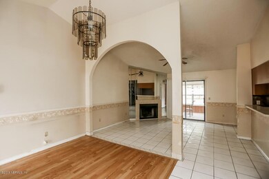 925 Duskin Dr, Jacksonville, FL 32216 - photo 5