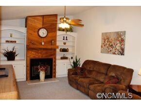 Vaulted ceiling in living rm