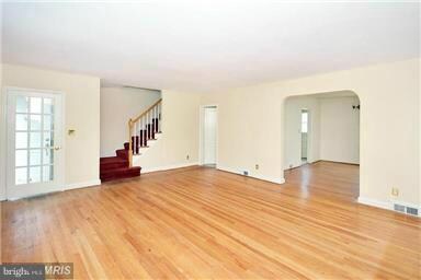 8110 Clyde Bank Rd, Parkville, MD 21234 - photo 5