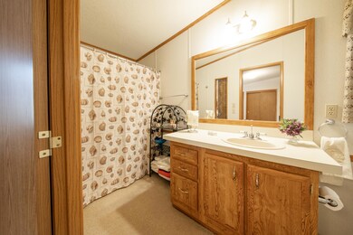 DSC00581-HDR (1) Second Bathroom