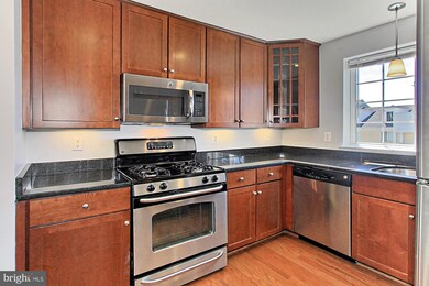 4081 S Four Mile Run Dr unit 403, Arlington, VA 22204 - photo 7