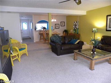 Den/Family/Great Room - Great Room view into Dinin