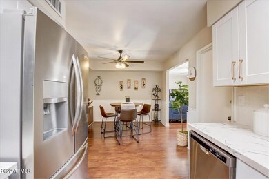 11-N Hawthorn Dr-011