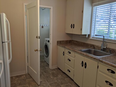 1437 NW Hawthorne Ave, Grants Pass, OR 97526 - photo 5