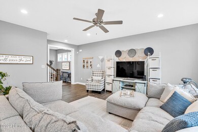 6417 Oak Village Dr, Louisville, KY 40228 - photo 7