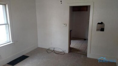 1729 Barrows St, Toledo, OH 43613 - photo 2
