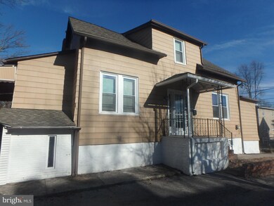 829 Walnut St, Darby, PA 19023 - photo 2