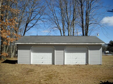 8410 N Blair Dr, Bitely, MI 49309 - photo 4