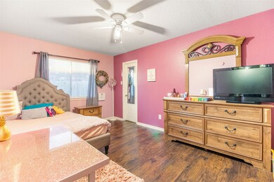 2905 Community Dr, Alvin, TX 77511 - photo 6