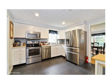 194 Allen Ave, Wakefield, RI 02879 - photo 4