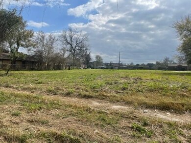 854 Lucky St, Houston, TX 77088 - photo 3