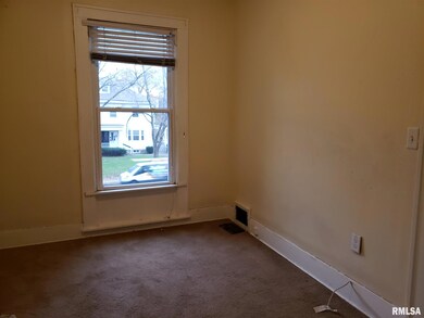 910 E Locust St unit 4, Davenport, IA 52803 - photo 3