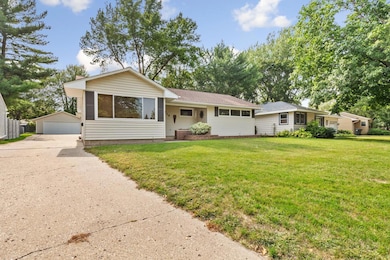 710 Upper Johnson Cir, Saint Peter, MN 56082 - photo 2