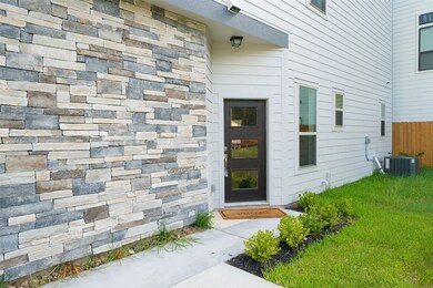 845 Fisher St unit C, Houston, TX 77018 - photo 3