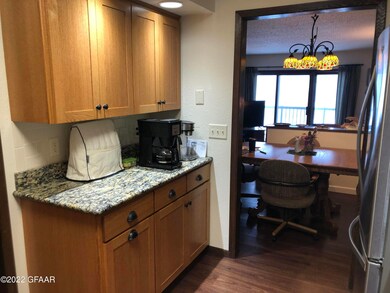 815 Duke Dr unit 423, Grand Forks, ND 58201 - photo 6