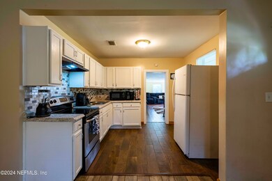 5815 Rosedale Ln, Jacksonville, FL 32244 - photo 7