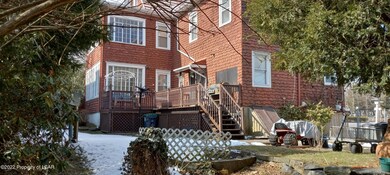 95 vine back yard and deck