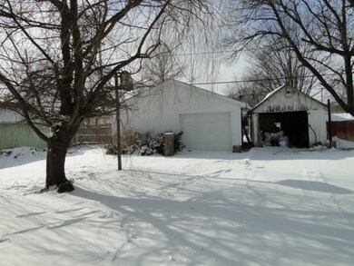 424 Main St, Maxwell, IA 50161 - photo 2