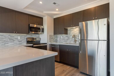 y 12_4750_N_Central_Ave_17n__12_mls