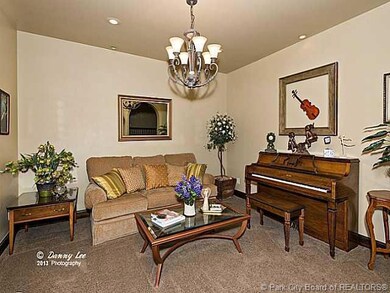 Entry/Foyer.