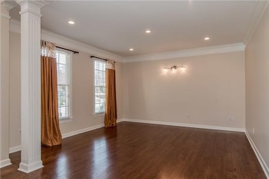Large Living Room with Gleaming Hardwood, Recess L