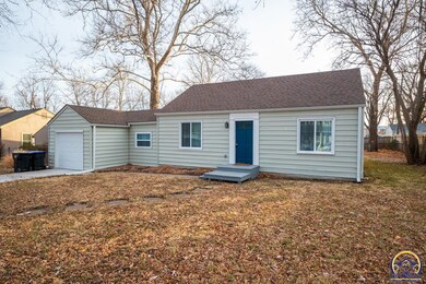 5812 SE Cross St, Topeka, KS 66619 - photo 2