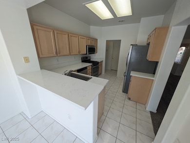 10113 Cresent Creek Dr, Las Vegas, NV 89134 - photo 7