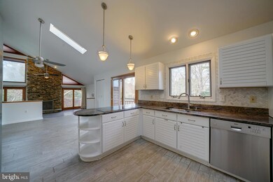 8512 Pineway Dr, Laurel, MD 20723 - photo 6