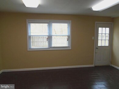 8609 Spring Creek Ct, Springfield, VA 22153 - photo 4